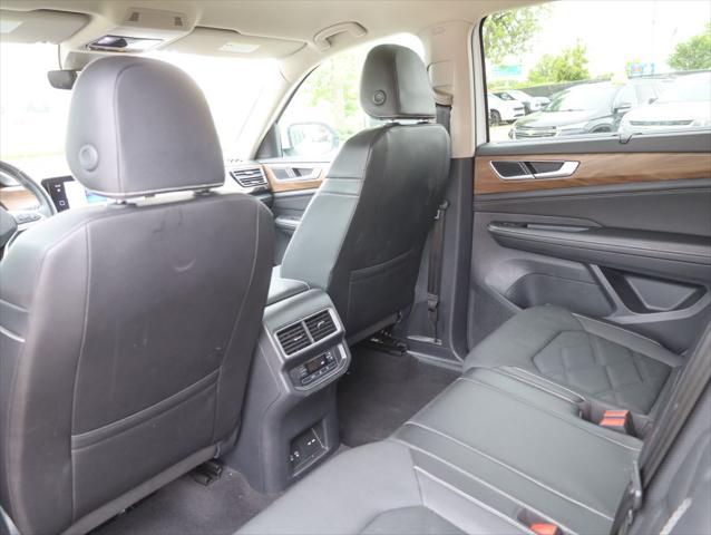 2025 Volkswagen Atlas 2.0T SE w/Technology