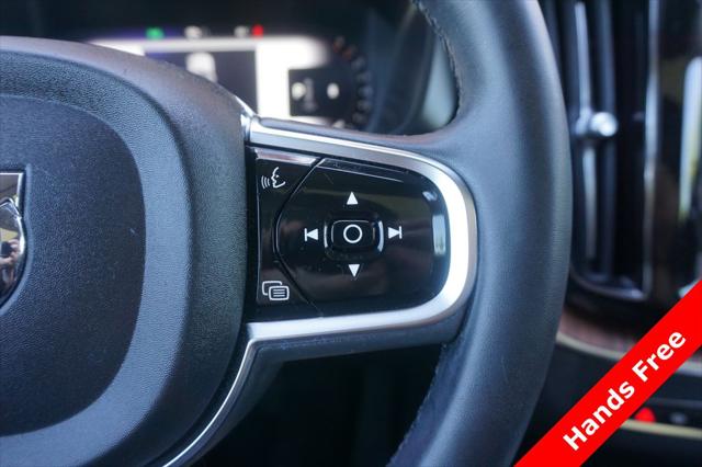 2024 Volvo XC60 B5 Plus Dark Theme