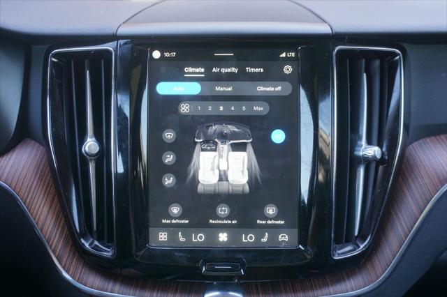 2024 Volvo XC60 B5 Plus Dark Theme
