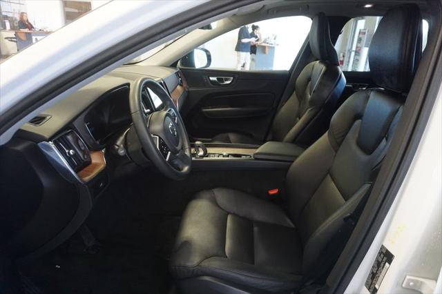 2024 Volvo XC60 B5 Plus Dark Theme