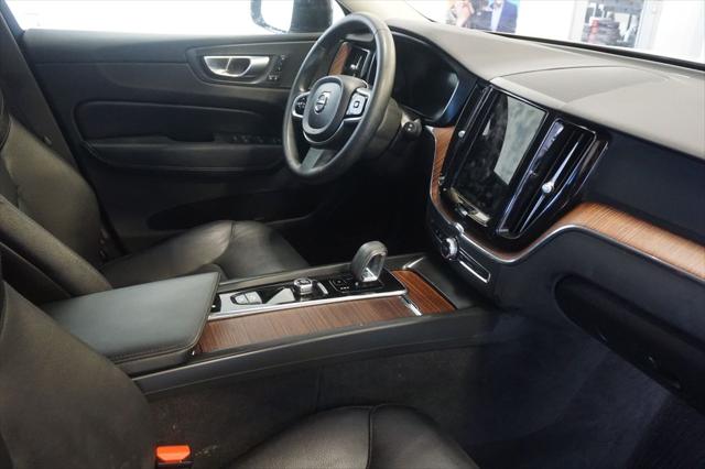 2024 Volvo XC60 B5 Plus Dark Theme