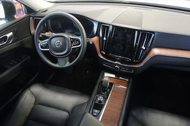 2024 Volvo XC60 B5 Plus Dark Theme