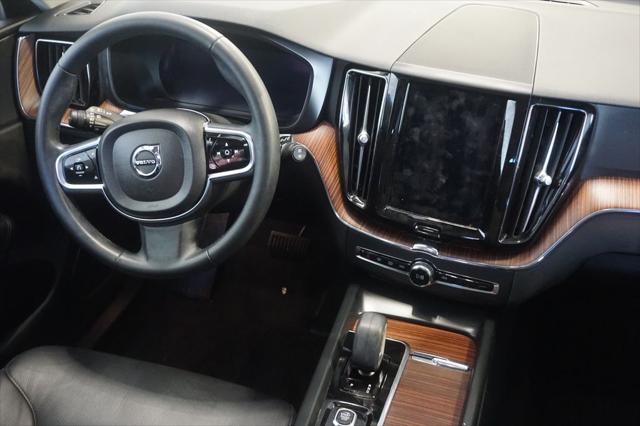 2024 Volvo XC60 B5 Plus Dark Theme