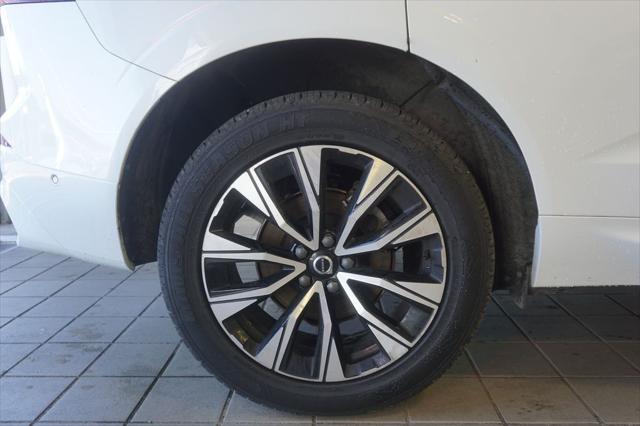 2024 Volvo XC60 B5 Plus Dark Theme