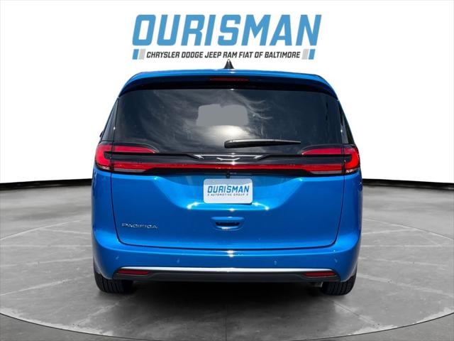 2027 Chrysler Pacifica Select