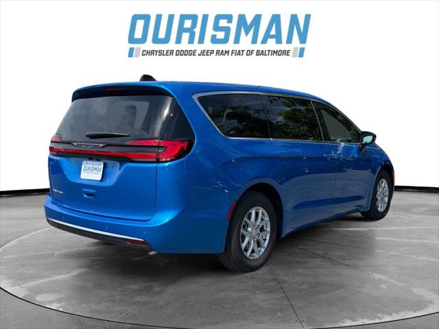 2027 Chrysler Pacifica Select