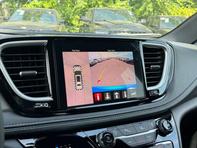2027 Chrysler Pacifica Select