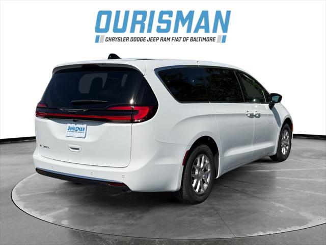 2027 Chrysler Pacifica Select
