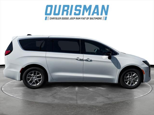 2027 Chrysler Pacifica Select