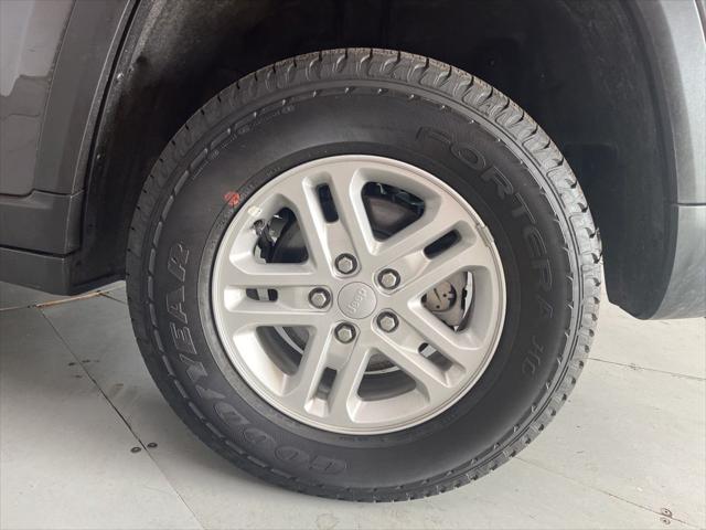 2025 Jeep Grand Cherokee Laredo 4x4