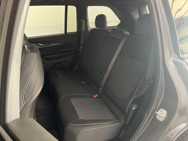 2025 Jeep Grand Cherokee Laredo 4x4