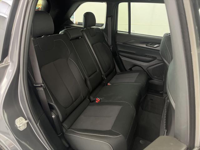 2025 Jeep Grand Cherokee Laredo 4x4