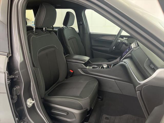 2025 Jeep Grand Cherokee Laredo 4x4