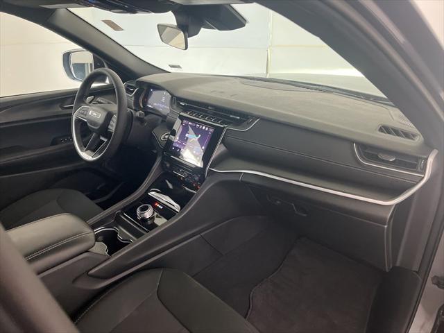 2025 Jeep Grand Cherokee Laredo 4x4