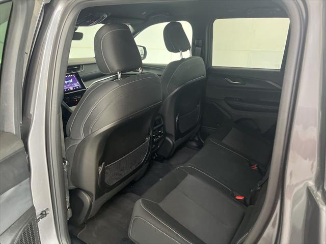 2025 Jeep Grand Cherokee Laredo 4x4