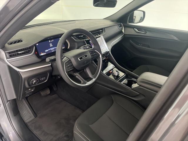 2025 Jeep Grand Cherokee Laredo 4x4
