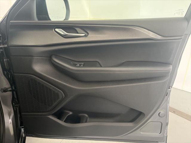 2025 Jeep Grand Cherokee Laredo 4x4