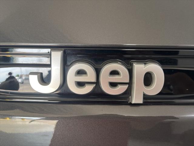 2025 Jeep Grand Cherokee Laredo 4x4