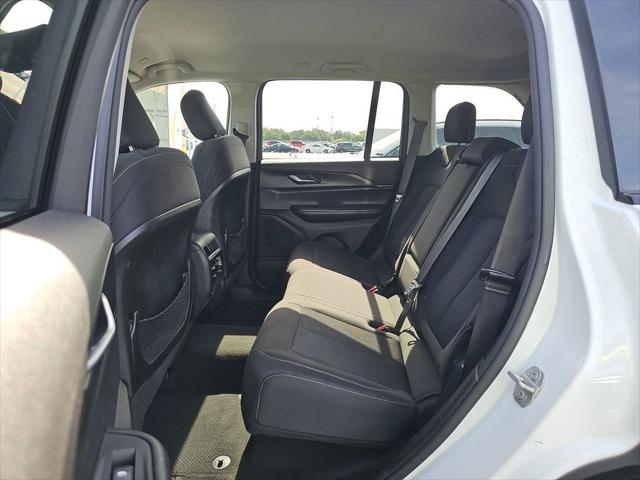2023 Jeep Grand Cherokee Laredo 4x2