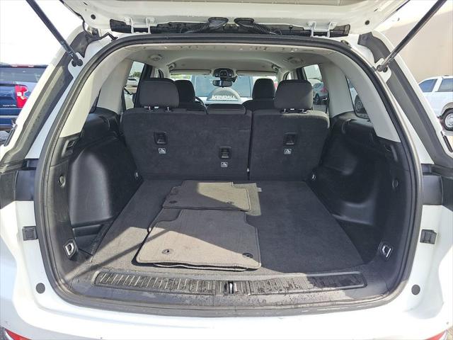 2023 Jeep Grand Cherokee Laredo 4x2