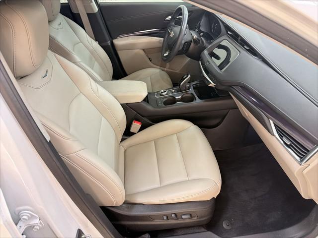 2022 Cadillac XT4 FWD Luxury