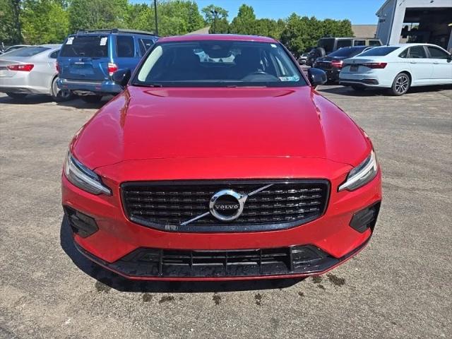 2022 Volvo S60 B5 Momentum 2022 Volvo S60 B5 Momentum