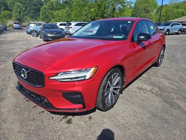 2022 Volvo S60 B5 Momentum 2022 Volvo S60 B5 Momentum