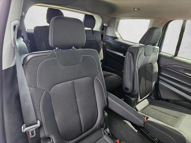 2022 Jeep Grand Cherokee L Laredo 4x4