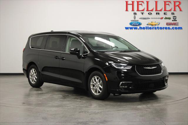 2024 Chrysler Pacifica Touring L for sale in Pontiac, IL