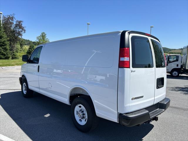 2026 Chevrolet Express Cargo Van 2500 Regular Wheelbase, WT, RWD