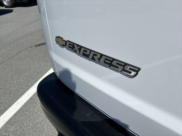 2026 Chevrolet Express Cargo Van 2500 Regular Wheelbase, WT, RWD