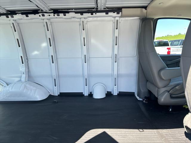 2026 Chevrolet Express Cargo Van 2500 Regular Wheelbase, WT, RWD