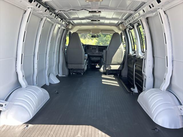2026 Chevrolet Express Cargo Van 2500 Regular Wheelbase, WT, RWD