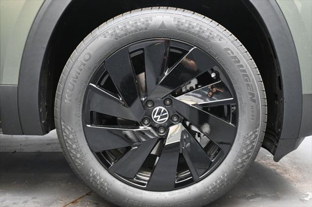 2026 Volkswagen Atlas Cross Sport SE with Technology