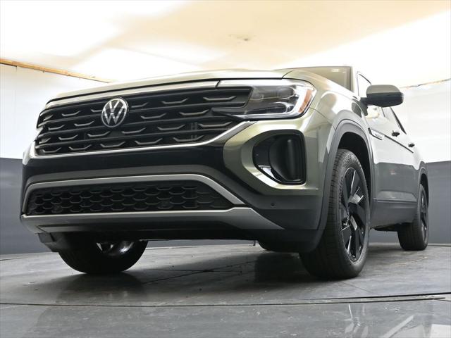 2026 Volkswagen Atlas Cross Sport SE with Technology