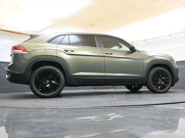 2026 Volkswagen Atlas Cross Sport SE with Technology