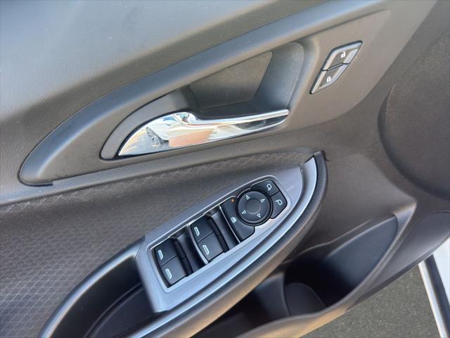 2022 Chevrolet Malibu FWD 1FL