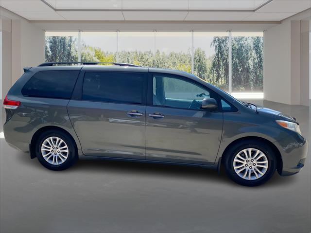 2012 Toyota Sienna XLE V6 8 Passenger