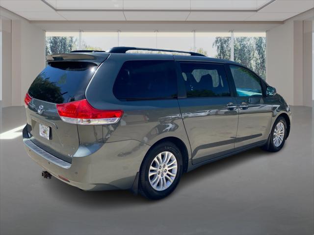 2012 Toyota Sienna XLE V6 8 Passenger