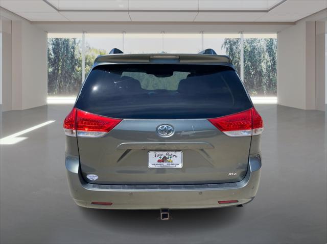 2012 Toyota Sienna XLE V6 8 Passenger