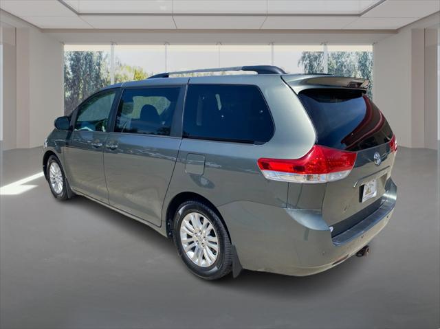 2012 Toyota Sienna XLE V6 8 Passenger
