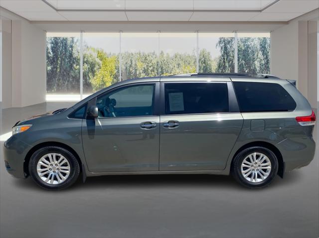 2012 Toyota Sienna XLE V6 8 Passenger