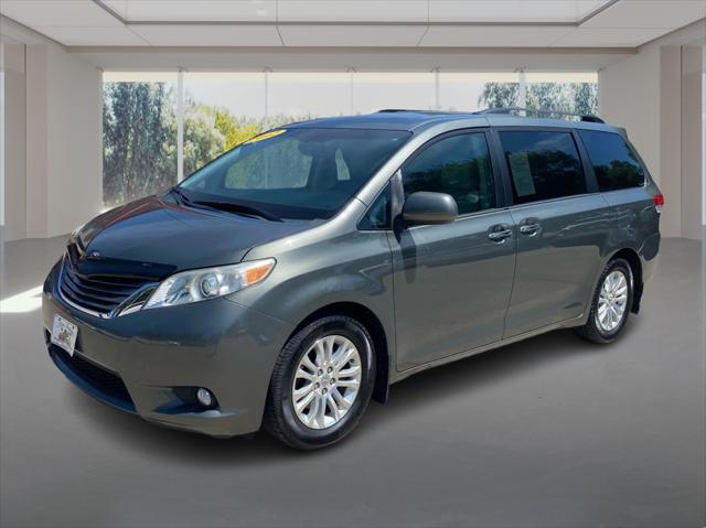 2012 Toyota Sienna XLE V6 8 Passenger