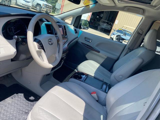 2012 Toyota Sienna XLE V6 8 Passenger