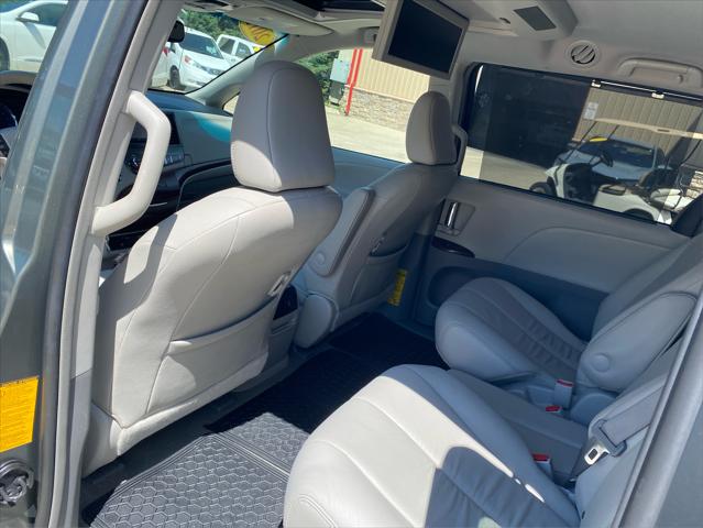 2012 Toyota Sienna XLE V6 8 Passenger