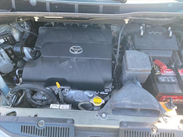 2012 Toyota Sienna XLE V6 8 Passenger