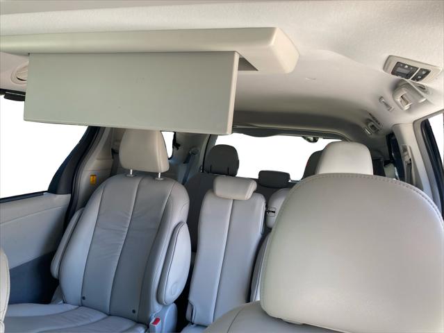2012 Toyota Sienna XLE V6 8 Passenger