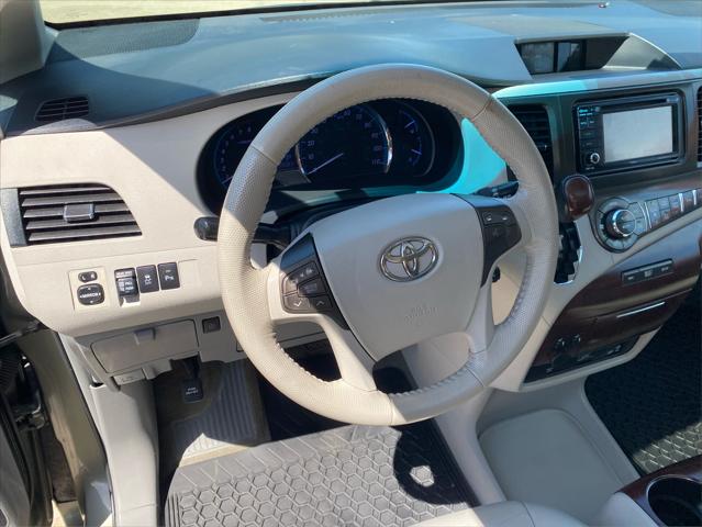 2012 Toyota Sienna XLE V6 8 Passenger