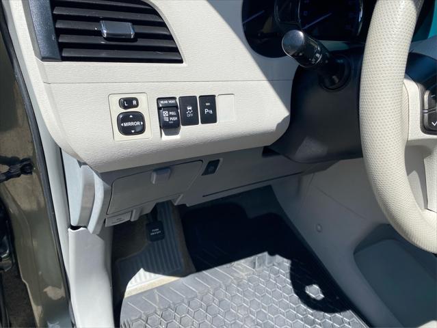 2012 Toyota Sienna XLE V6 8 Passenger