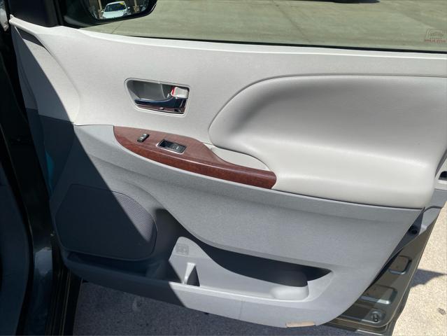 2012 Toyota Sienna XLE V6 8 Passenger